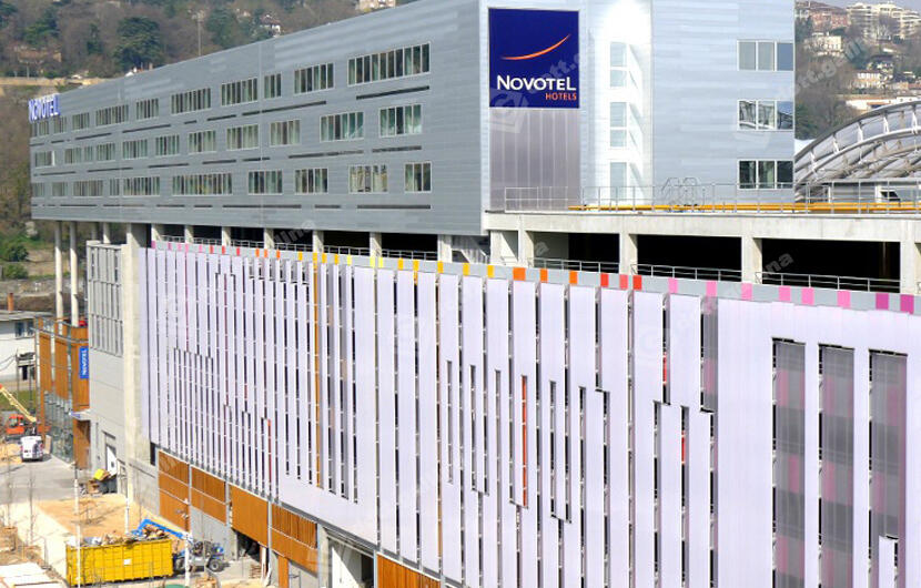 Pole de Loisirs Confluence
_5